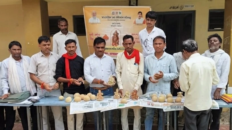 मिट्टी की प्रतिमा बनाने का दिया प्रशिक्षण