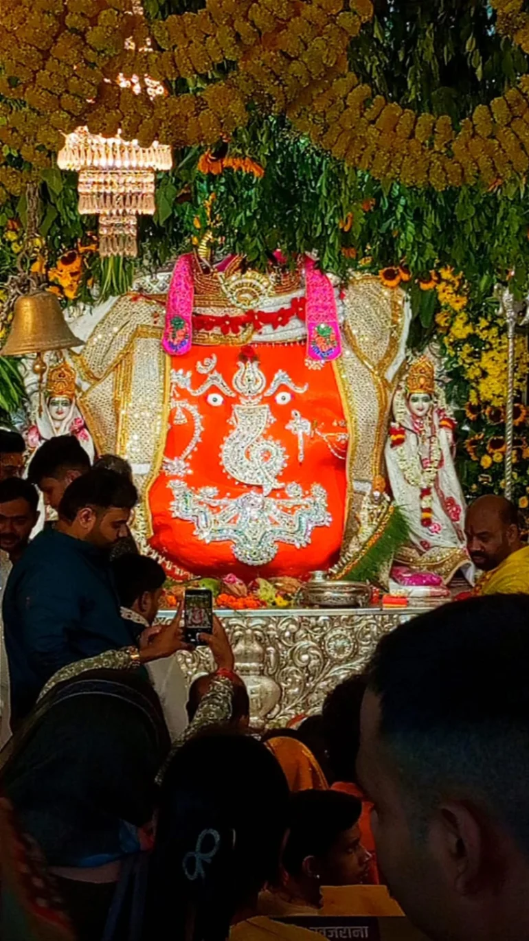 7 करोड़ के स्वर्ण-हीरे के आभूषणों से सजे बप्पा