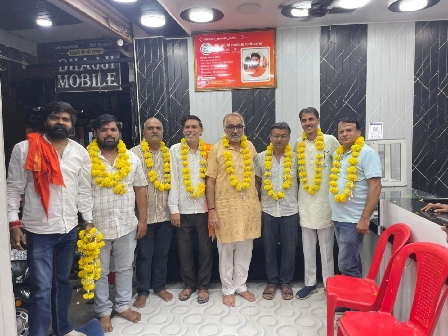 पदाधिकारियों का किया सम्मान