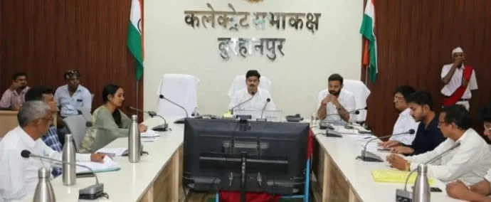 भवन निर्माण और नामांकन वृद्धि पर जोर