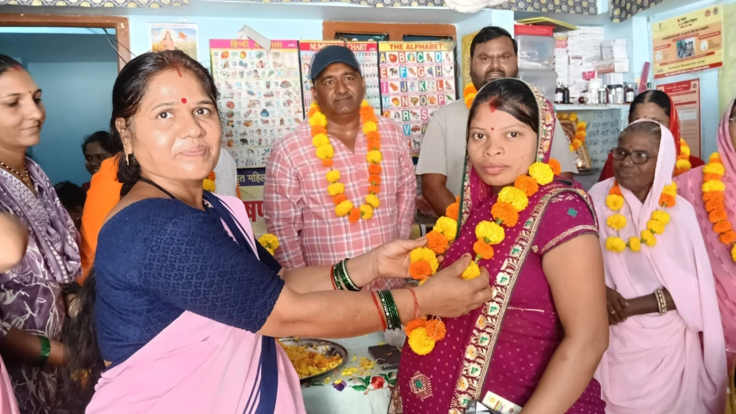 कार्यकर्ताओं का सम्मान